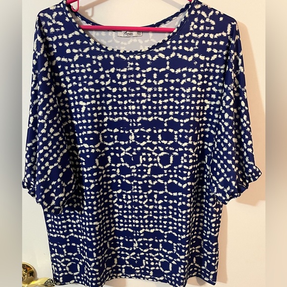 aimee by formiana Tops - Aimee by Firmiana XL Women's purple Blue and White Patterned Top